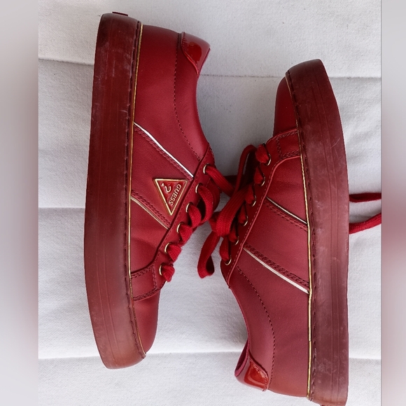 Guess Los Angeles Red Low Top Sneakers Gold Toned Trim Women’s_7 - Picture 1 of 16